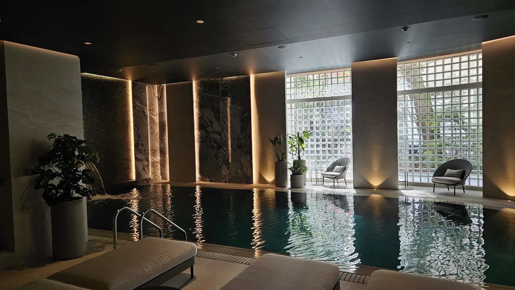 Piscină interioară placată integral — lucrare DOMOBUILD